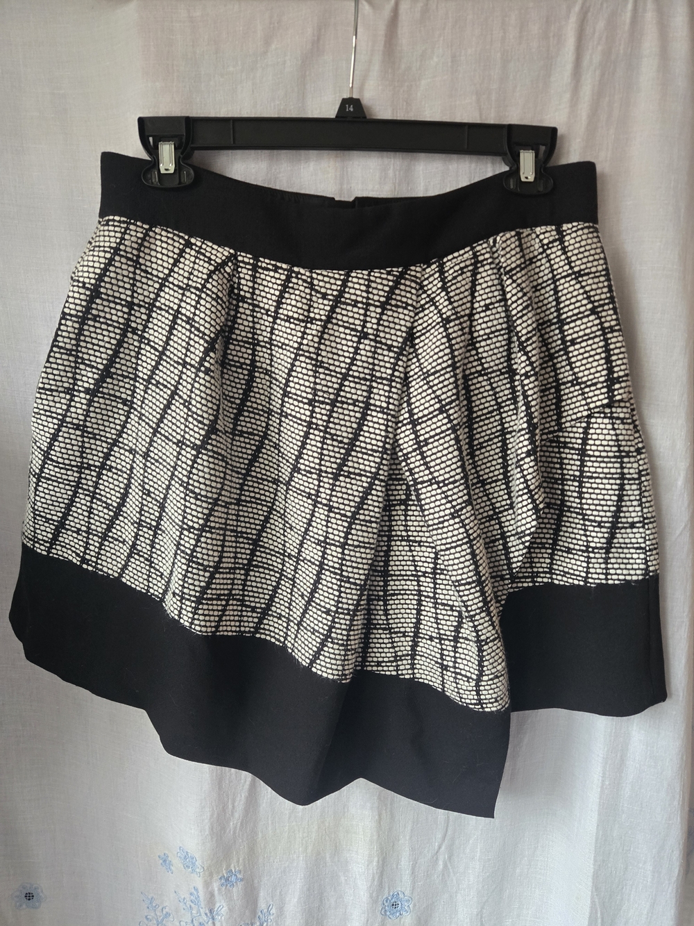 Banana Republic Black & Grey Asymmetrical Jacquard Full Skirt